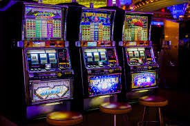 Pemain Indonesia menikmati slot jackpot progresif di platform Kasino kayo46 via mobile
